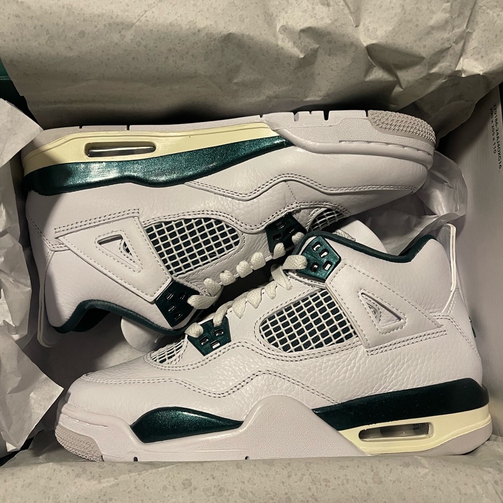 Air Jordan 4 Retro GS size 5 white/oxidized green- white